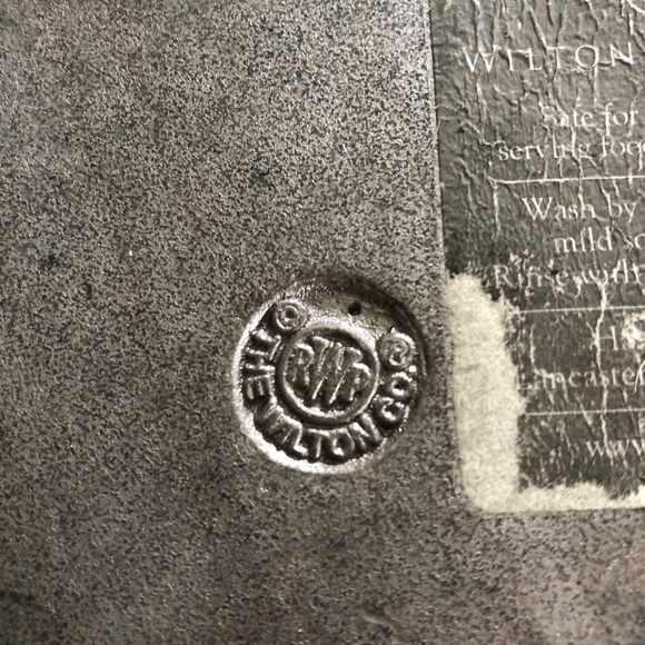 Wilton Armetale Hollowware Reggae Round Tray - Picture 9 of 12